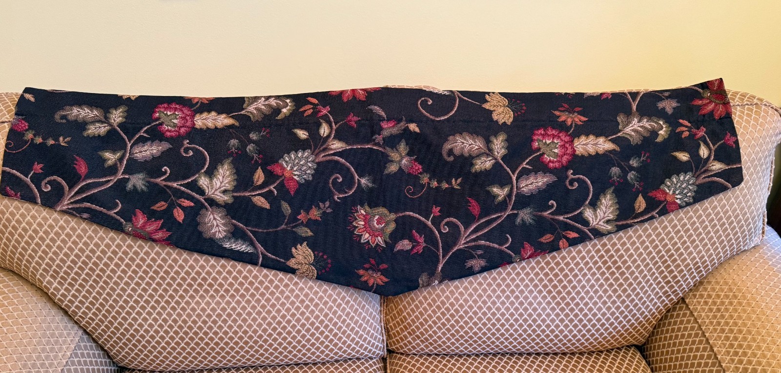 Country Curtains lined valance floral dark brown/black background with flower