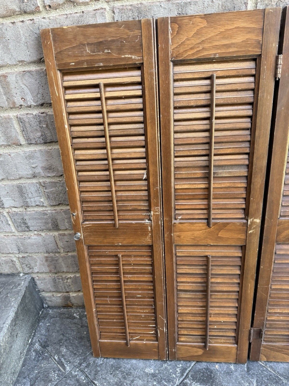 Wood Plantation Blind 4-Panel Folding Shutter Brown Visible Tilt Rod Indoor