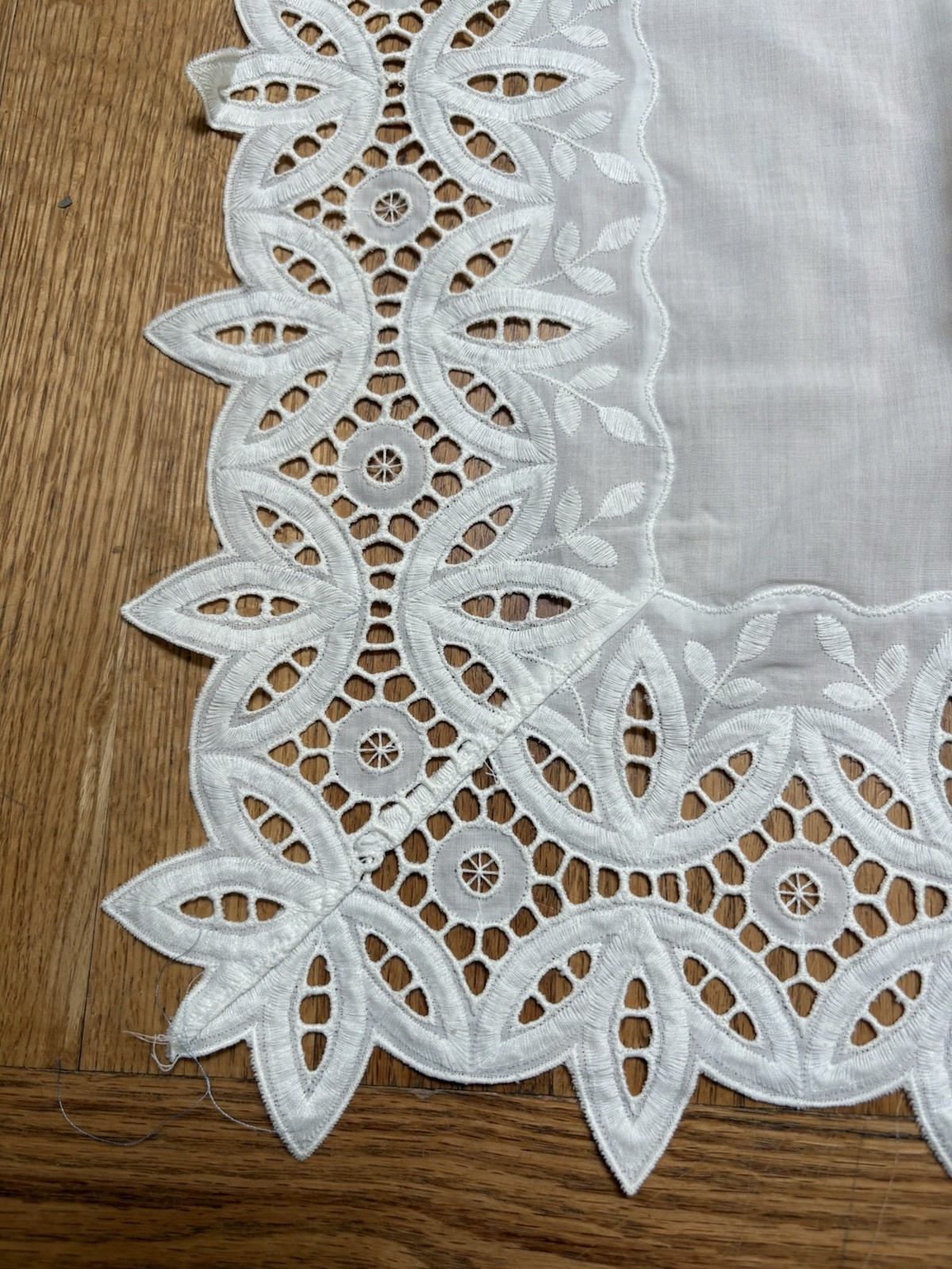 2 Vintage Filigree Eyelet Lace Edged Ivory Cafe Curtain Panels Cottage Country
