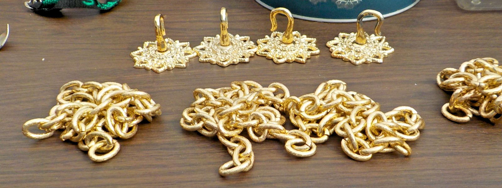 Lot of 5 gold metal tieback 24″ chains & flower hook fixture for drapes/curtains