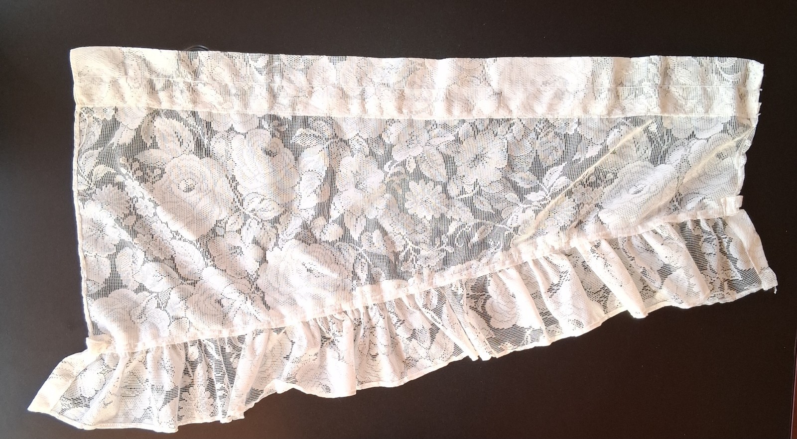 ROSE LACE SCALLOPED 2PC SWAG VALANCE SET Off White EUC 33 x 19 each Side
