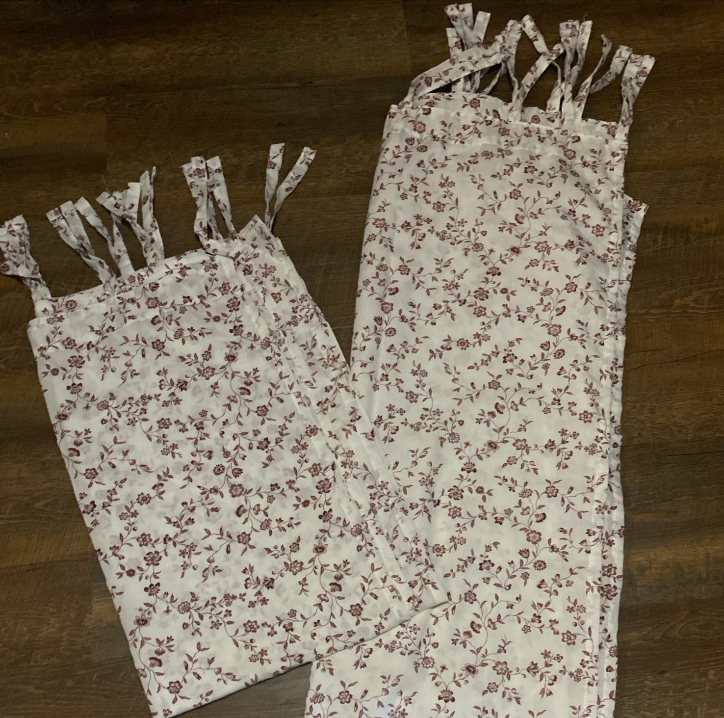 IKEA Hassleklocka RED & WHITE floral (2) tie-top UNLINED DRAPERY PANELS 57 X 98