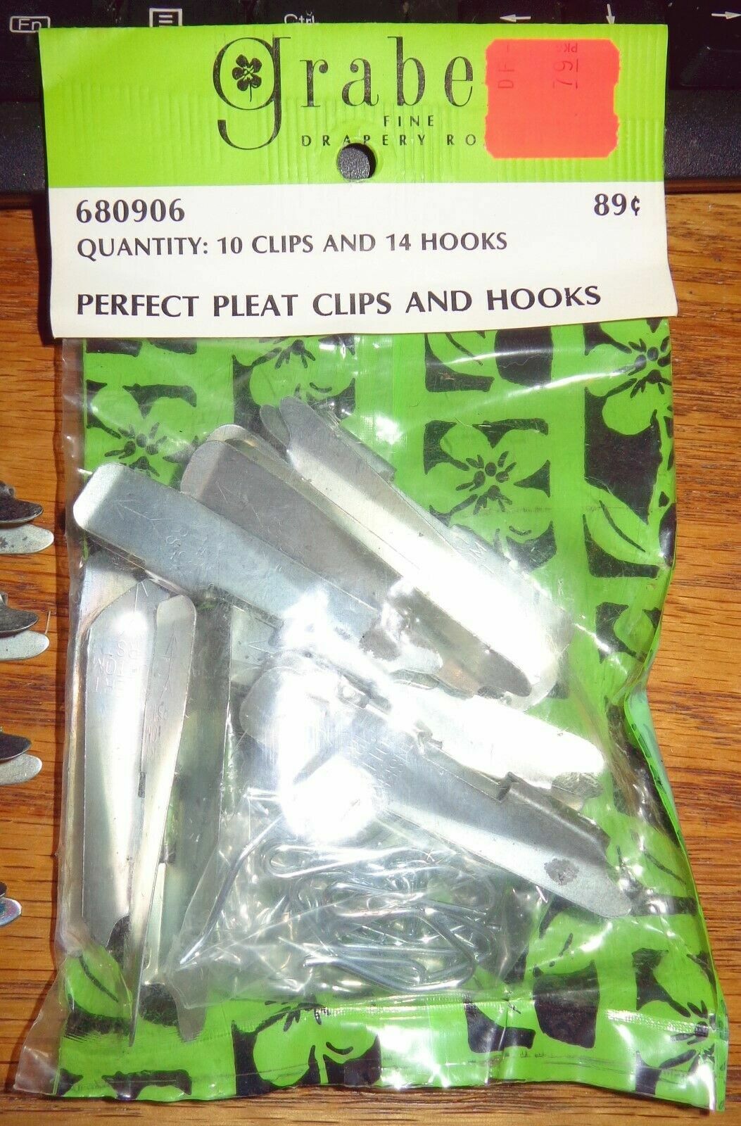 NIP GRABER PERFECT PLEAT CLIPS & HOOKS 8 EXTRA CLIPS 2 1/2″ DRAPERY SEWING TOOLS