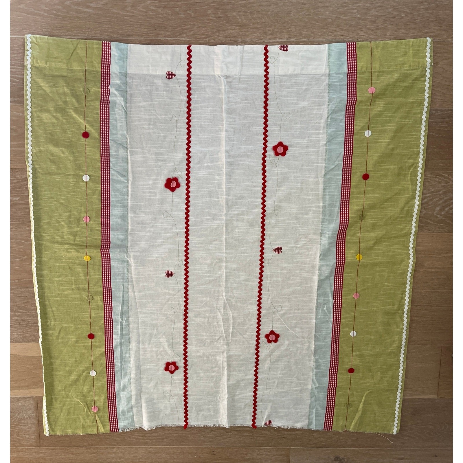 Ikea Fabler Bard Curtain Panel 46″ x 49″ Embroidery Flowers Green Red White