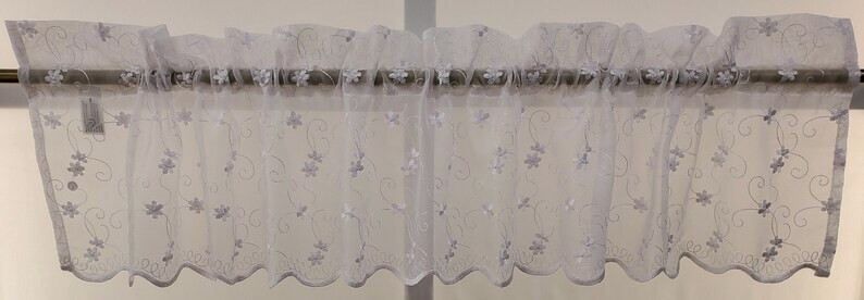 New VINTAGE Daisy Embroidered Sheer Voile Scalloped Valance Rod Pocket White
