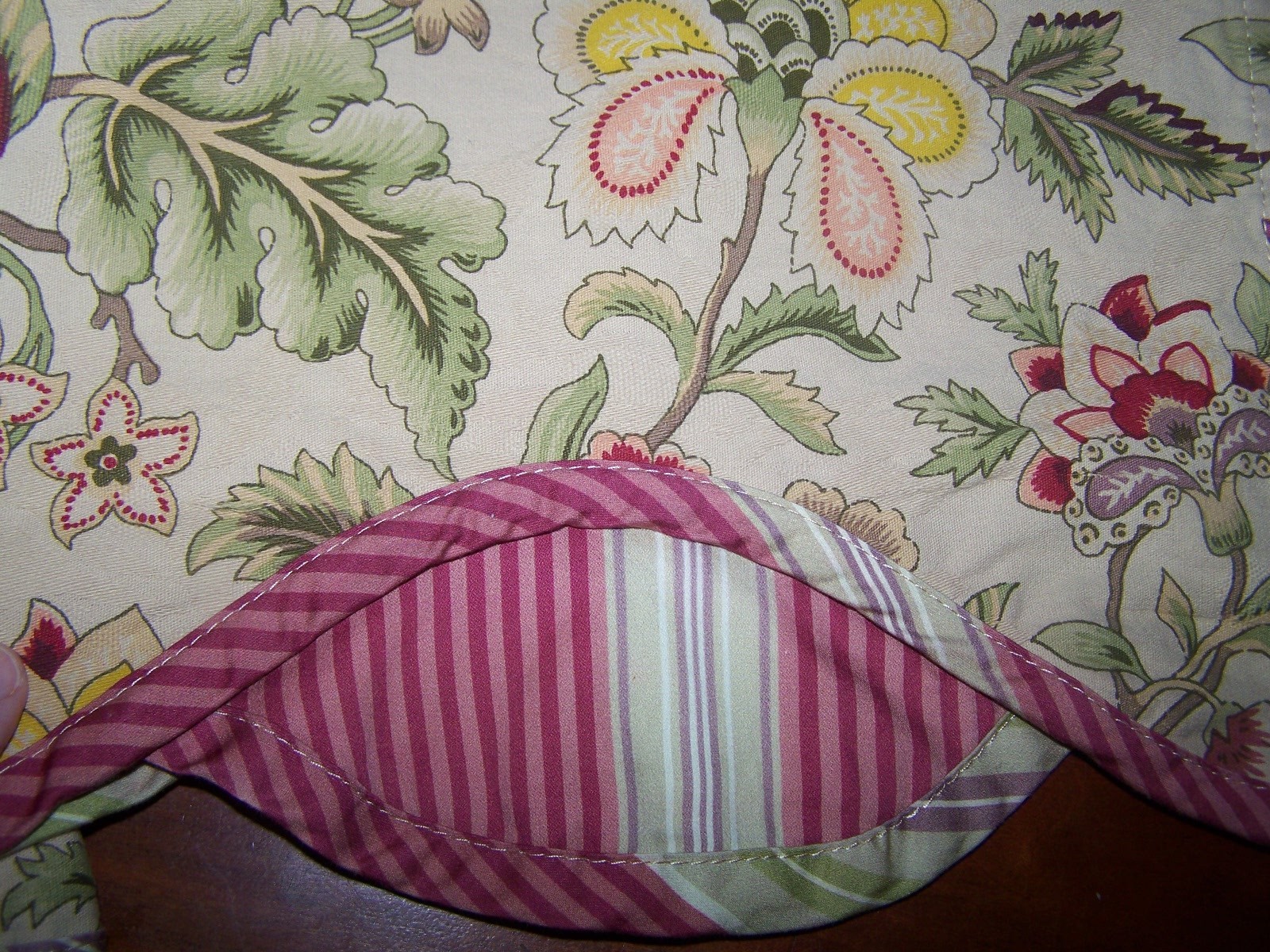WAVERLY IMPERIAL DRESS ANTIQUE VALANCE 48″ W X 18″ Lined Scallop edge