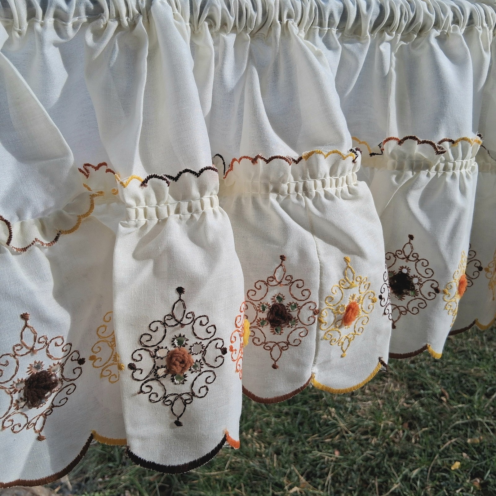 (2) Vintage Embroidered Scalloped Ruffled Valance Ivory 11″x54″ Polyester Blend