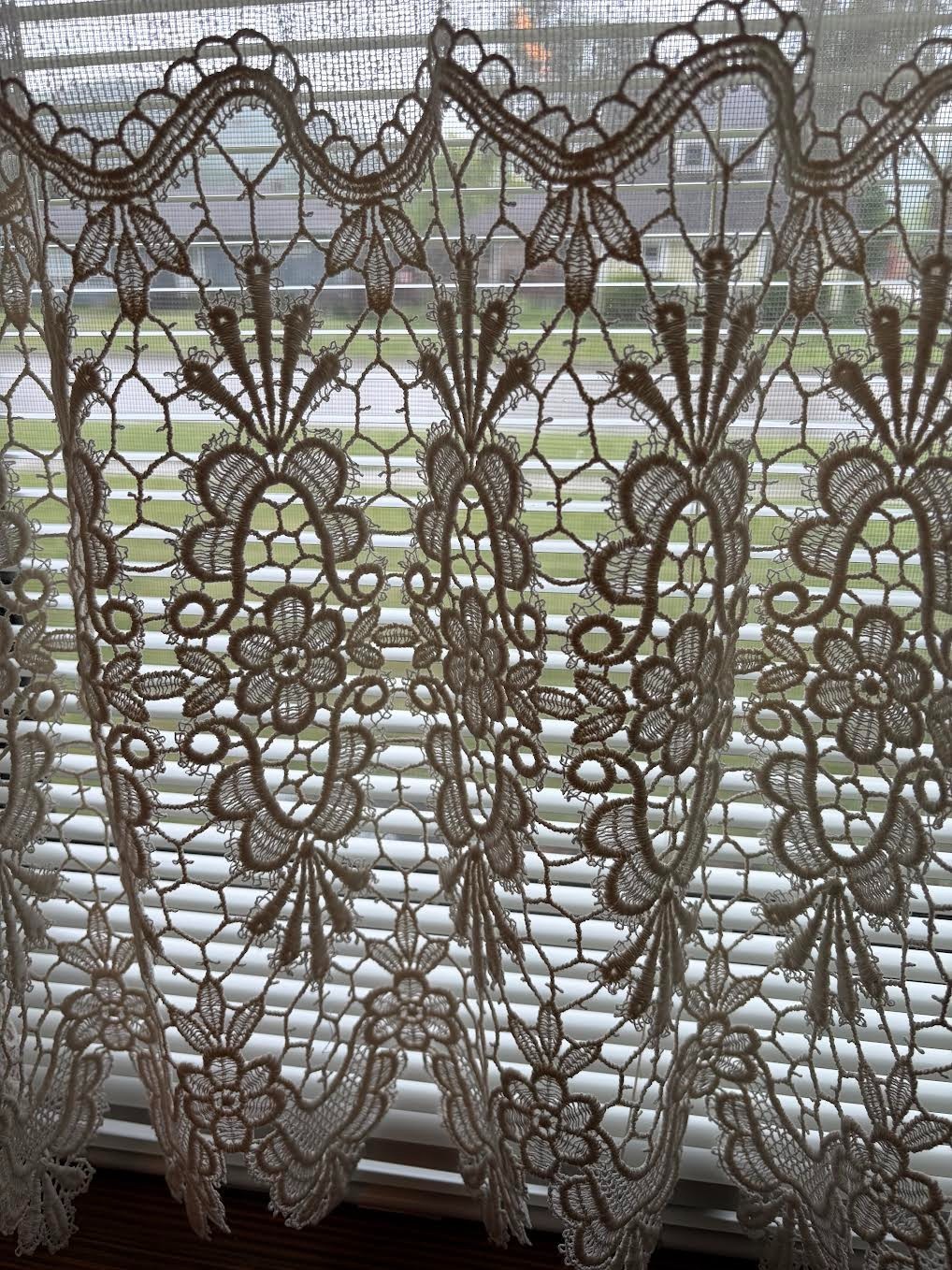 Imported Madallion Macrame Tier 29″ X 48″ & Valance 12″ x 48″ Ecru Set