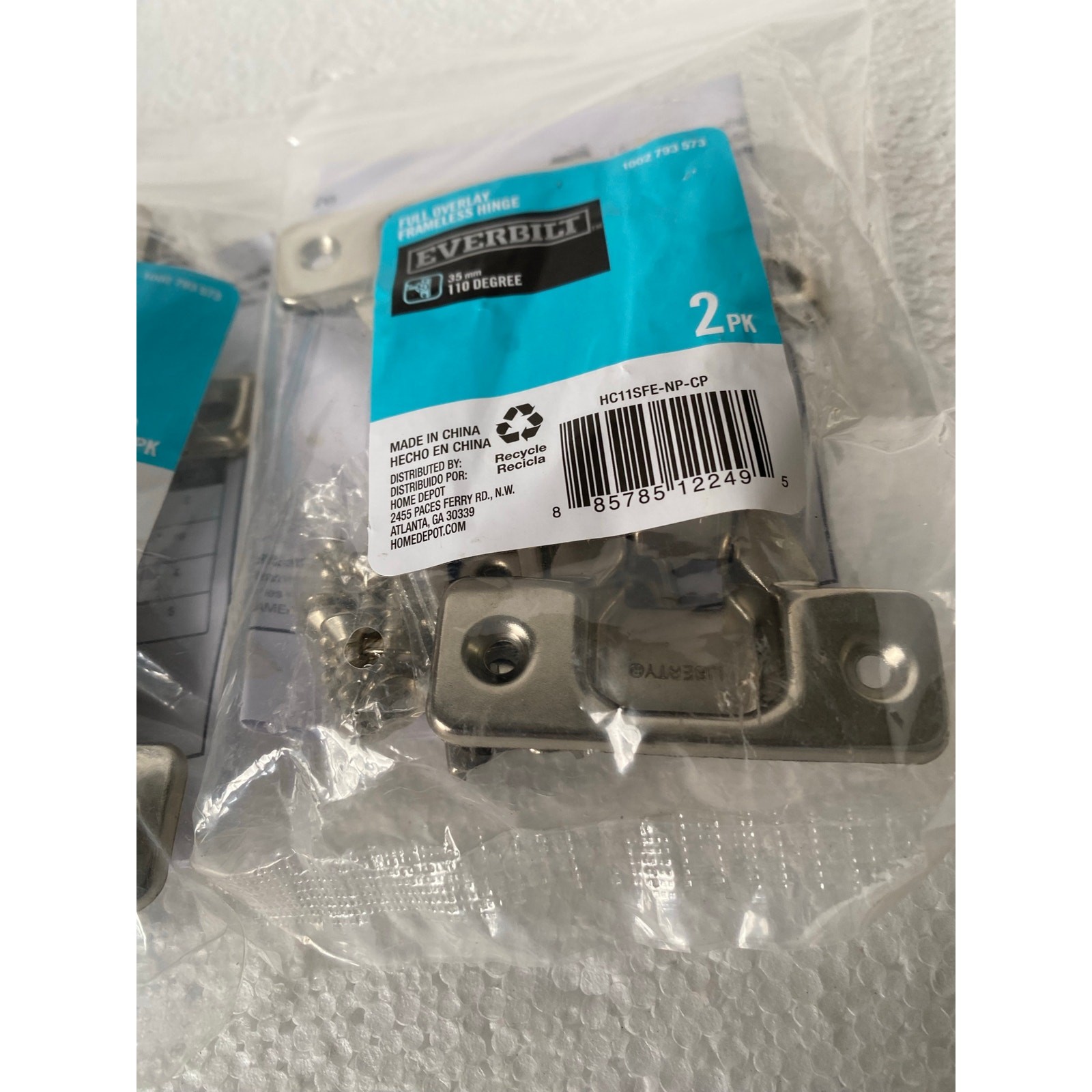 Everbilt 35 mm 110-Degree Full Overlay Frameless Hinges, sold in a 2-pack.