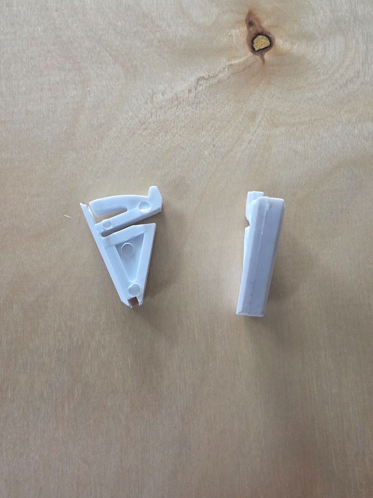Vent latch for Vinyl Windows, White / Snap in Vent latch sold as a set of 2 B