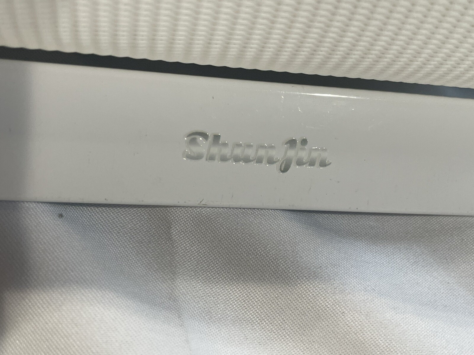 Zebra Roller Shade Sunscreen Fabric With 40% Openness View 26″W x 72″L white