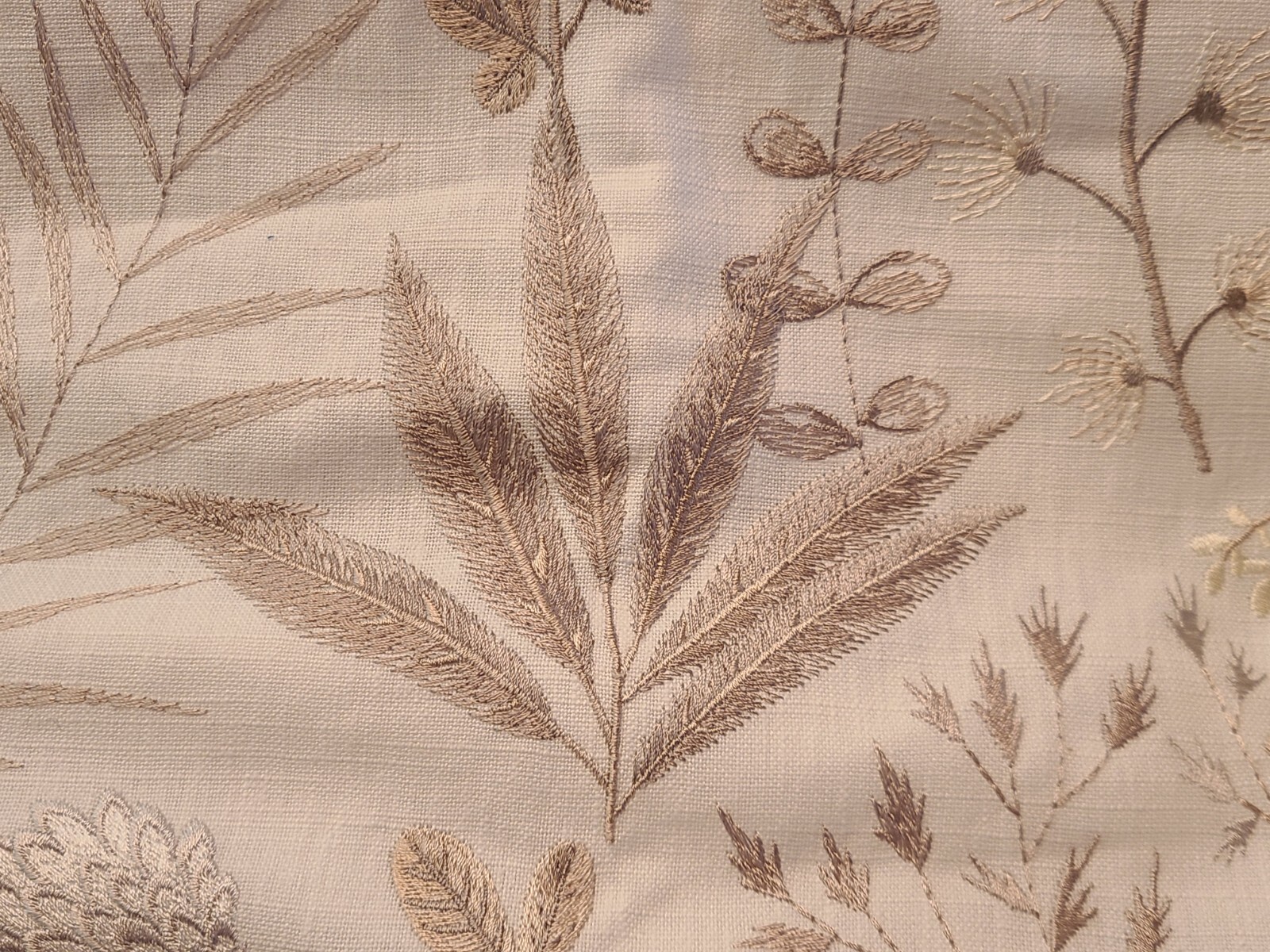 Lafayette Interior Designs Flat Fold Embroidery Cordless Roman Shade – Set Of 4