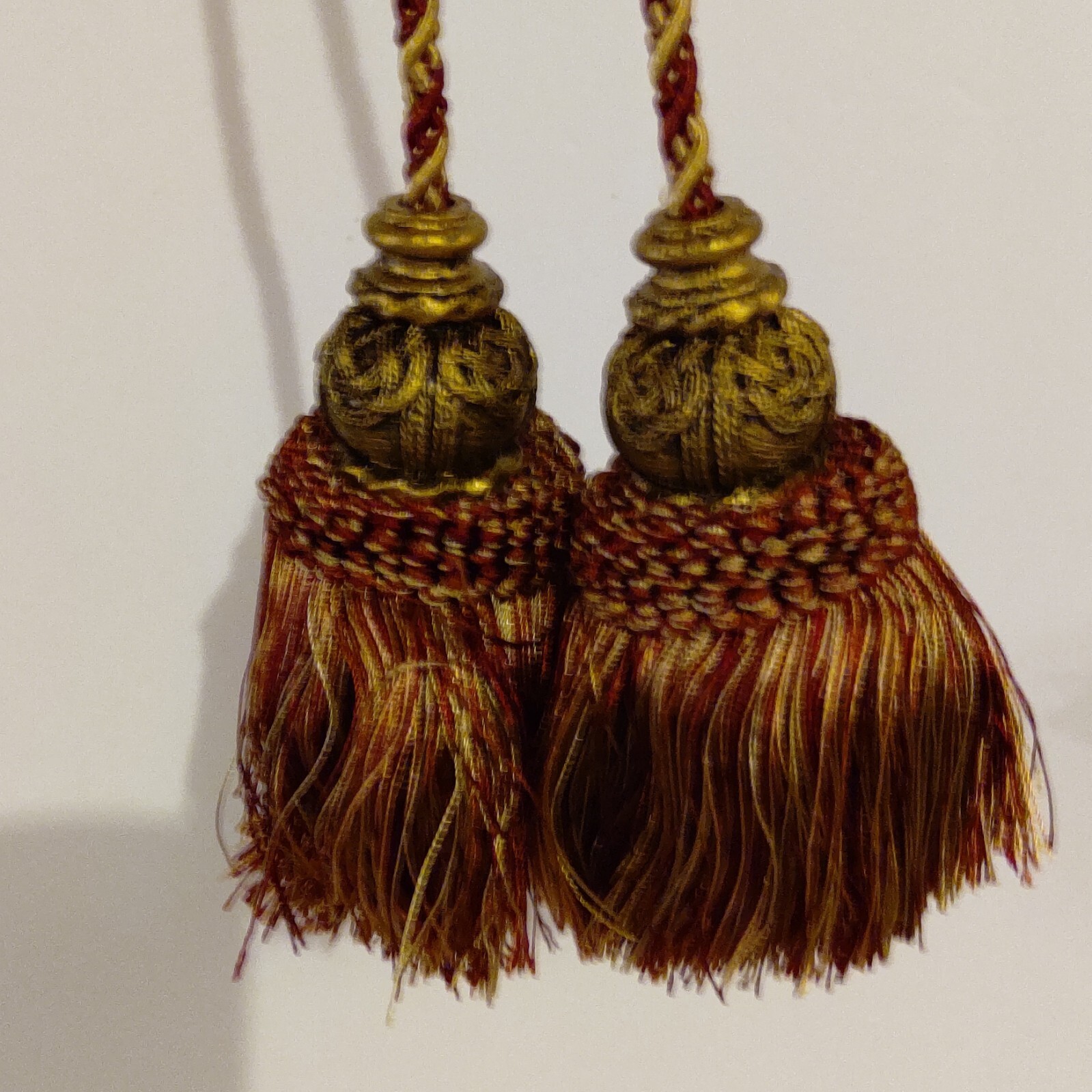 Hand Woven Curtain Rope Tie Back Window Soft Gold/Burgundy Tassel. Tie back. 1