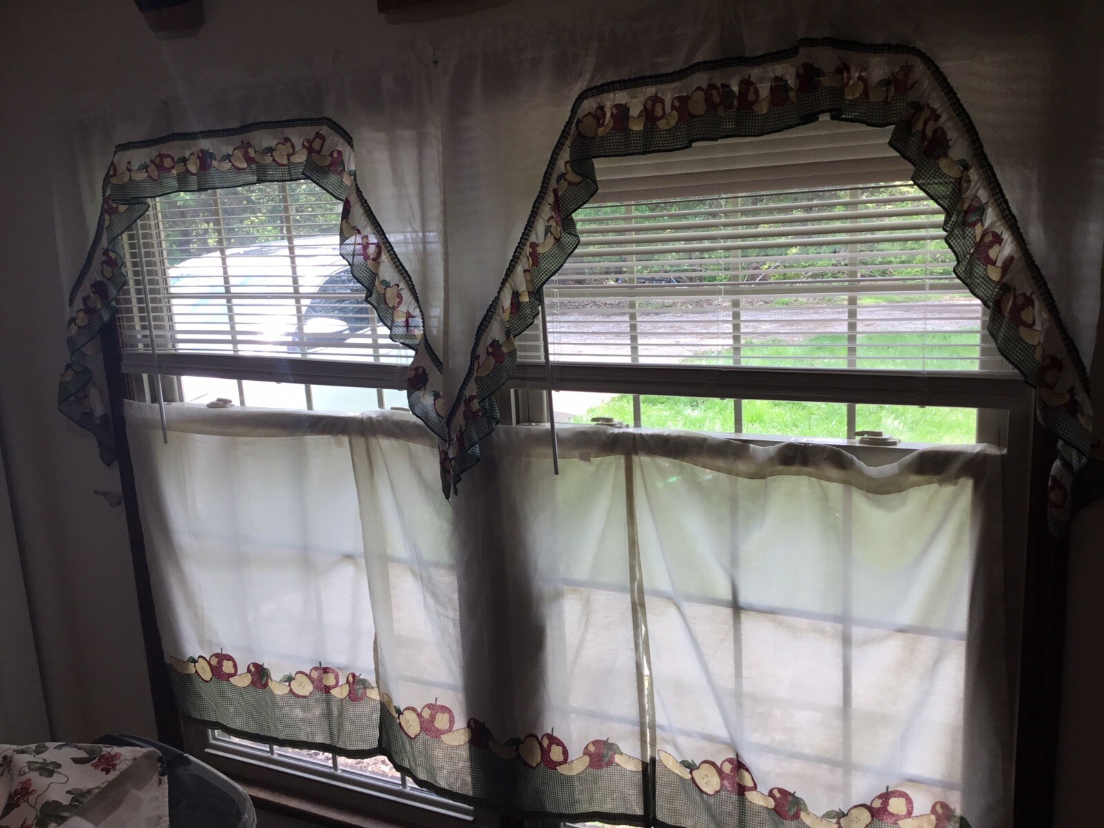 6 Piece Set Apple Curtains – 2 Valance 55×36, 4 Tier 29×36