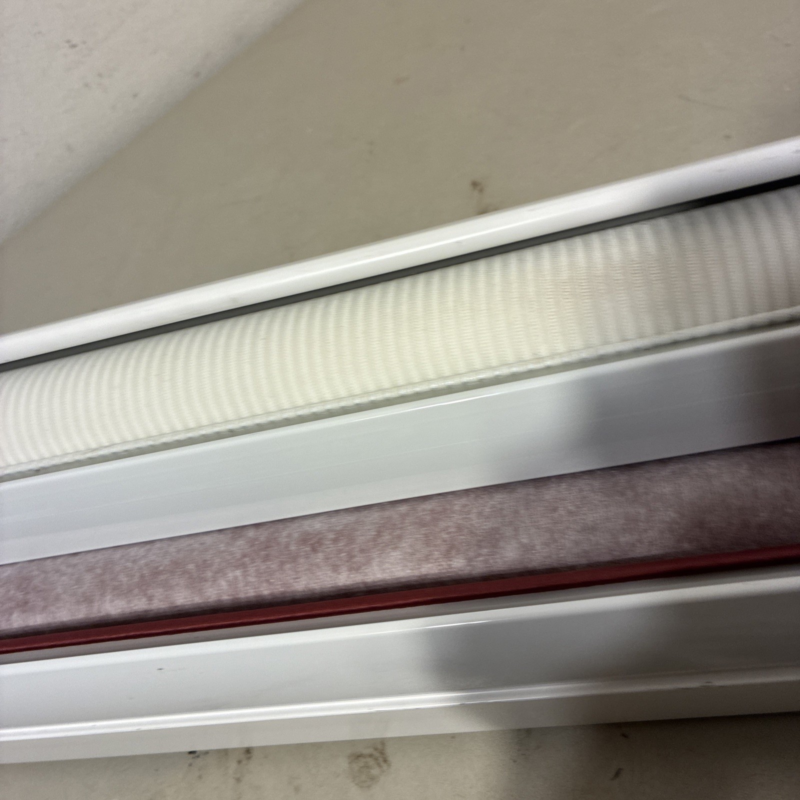 NEW Hunter Douglas Silhouette Window Shade White Maroon Size 37”