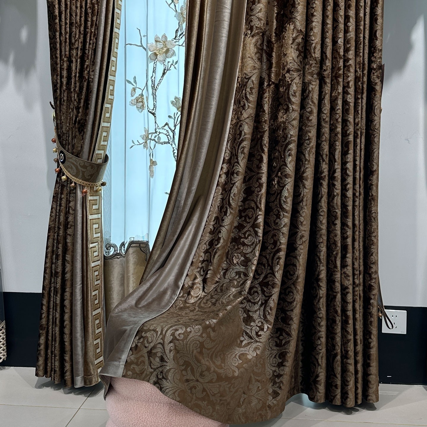 luxury European Embroidery valance shade coffee Velvet curtain tulle M1802