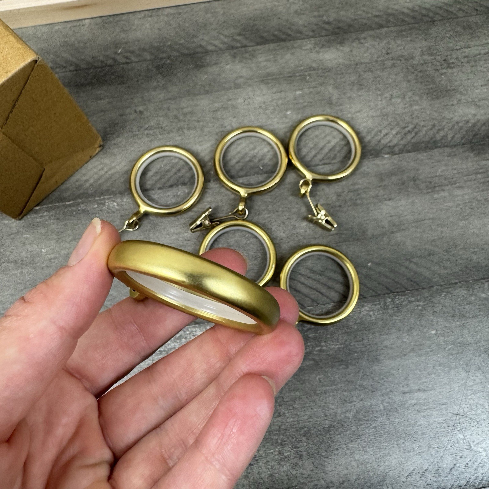 Rejuvenation 1-1/4″ Drapery Curtain Ring Set Aged Brass Set/7 Scuffed Read OB