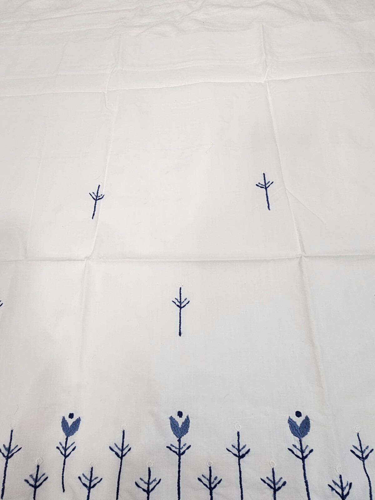Tulip Time Flower Tailored Tier Curtains 60″x24″ / Pair Primitive White Blue