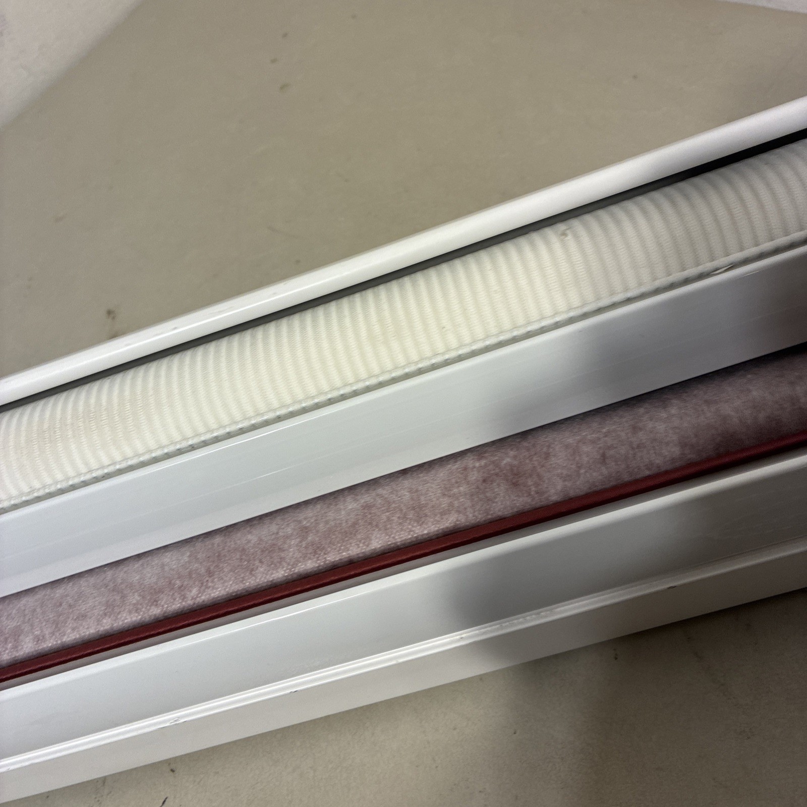 NEW Hunter Douglas Silhouette Window Shade White Maroon Size 37”