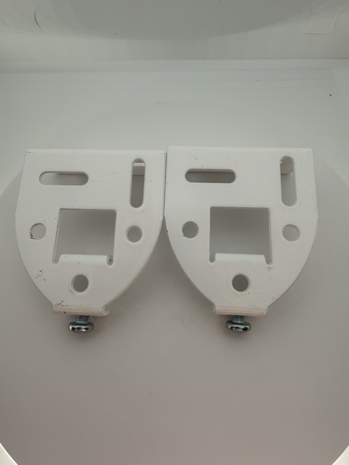 1 Set – Lutron WIN-BRK-64U Roller 64 Universal Roller Shade Brackets