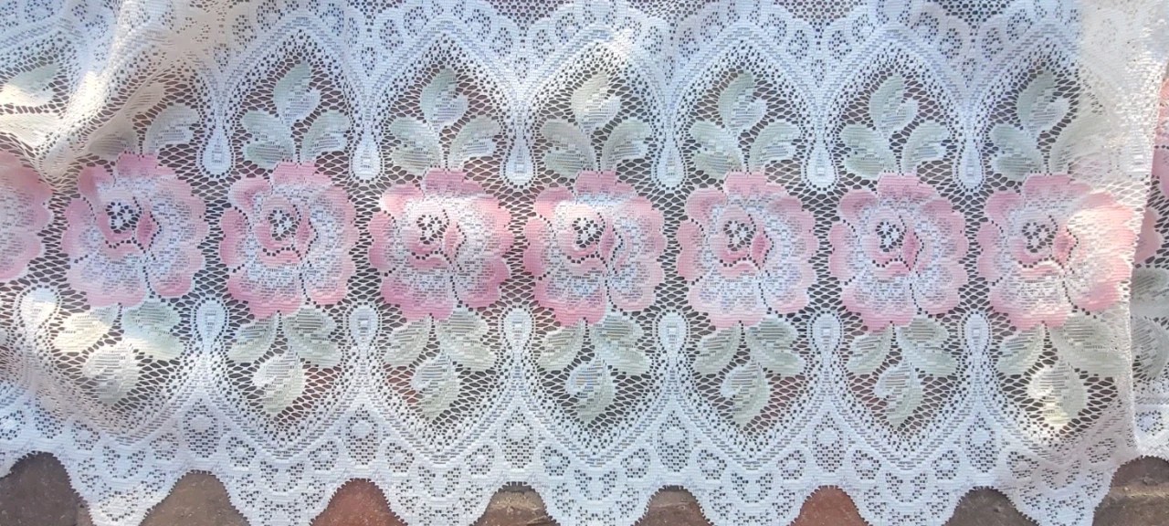 Vtg Lace Scalloped Curtain Valance White W Pink Roses Allong Edge 48” X 22”