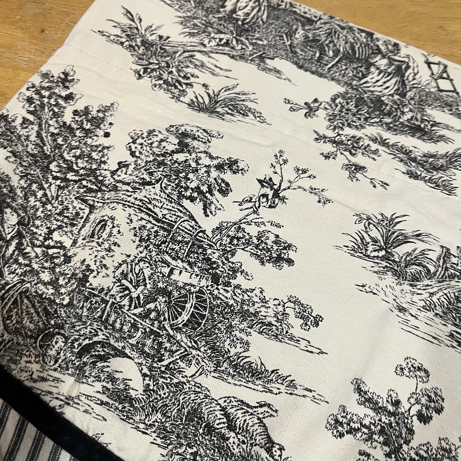 Waverly Garden Room Double Layer Ascot Valance Wellington Toile Black 58×19″