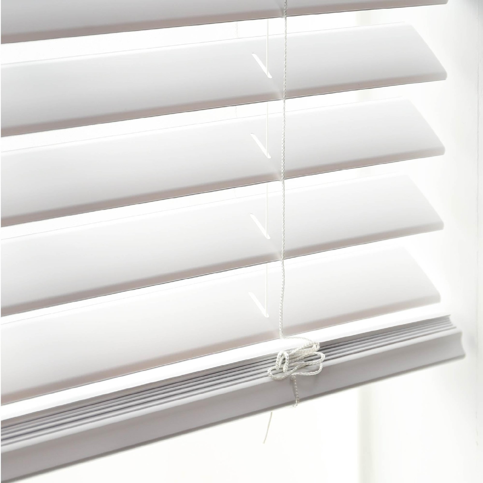 2″ Cordless Flat Slat Venetian Blind, 45″ W x 48″ H, White