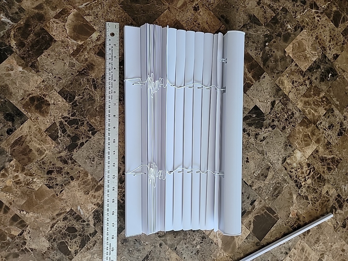17 In Wide 72 In. Long. Pull Down Blinds. Premium 1″ Blinds -missing Brackets