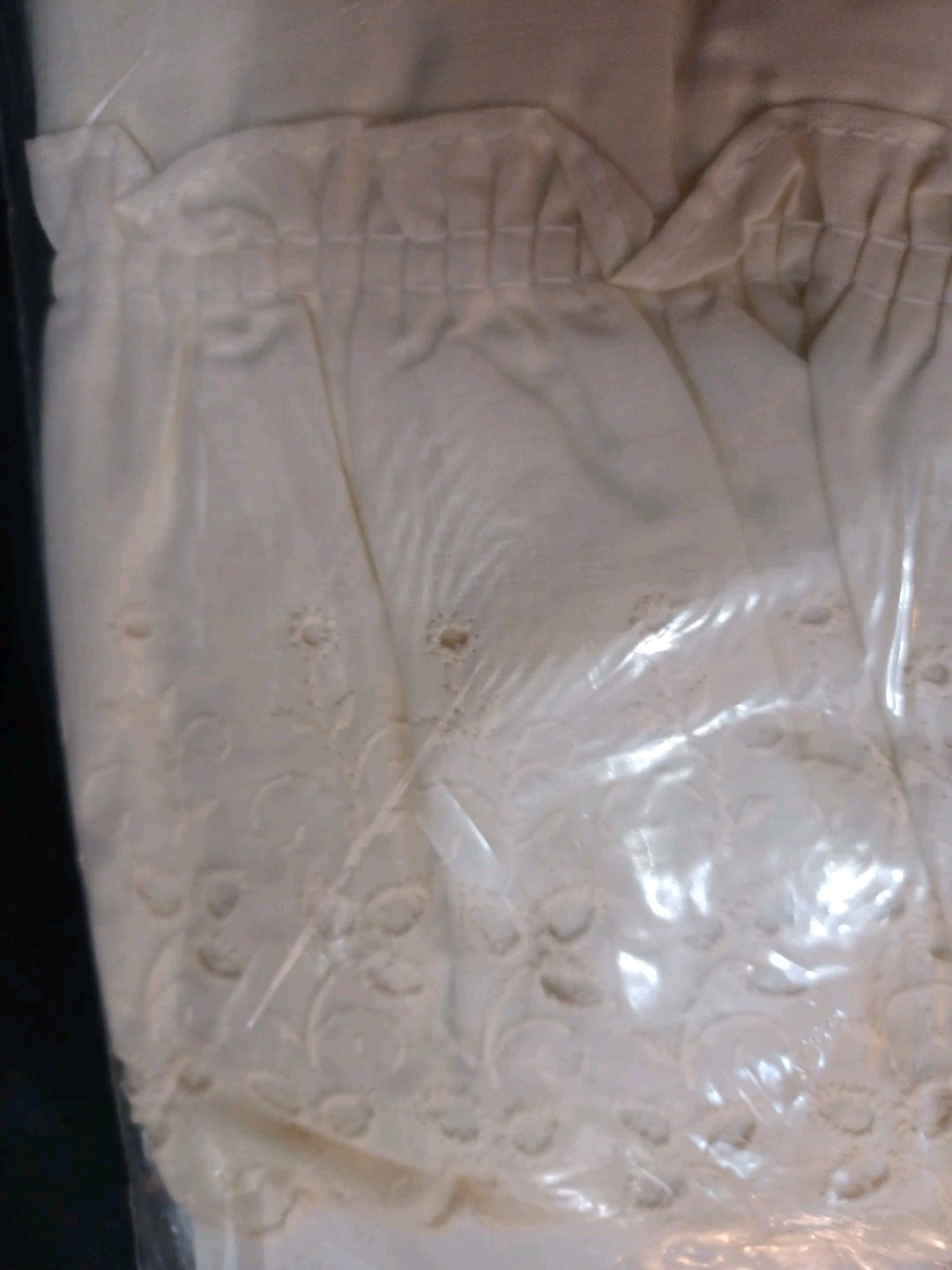 Vintage NOS Ruffled Swagger Curtain Valance 60″ X 18″ Cream Eyelet Curtron
