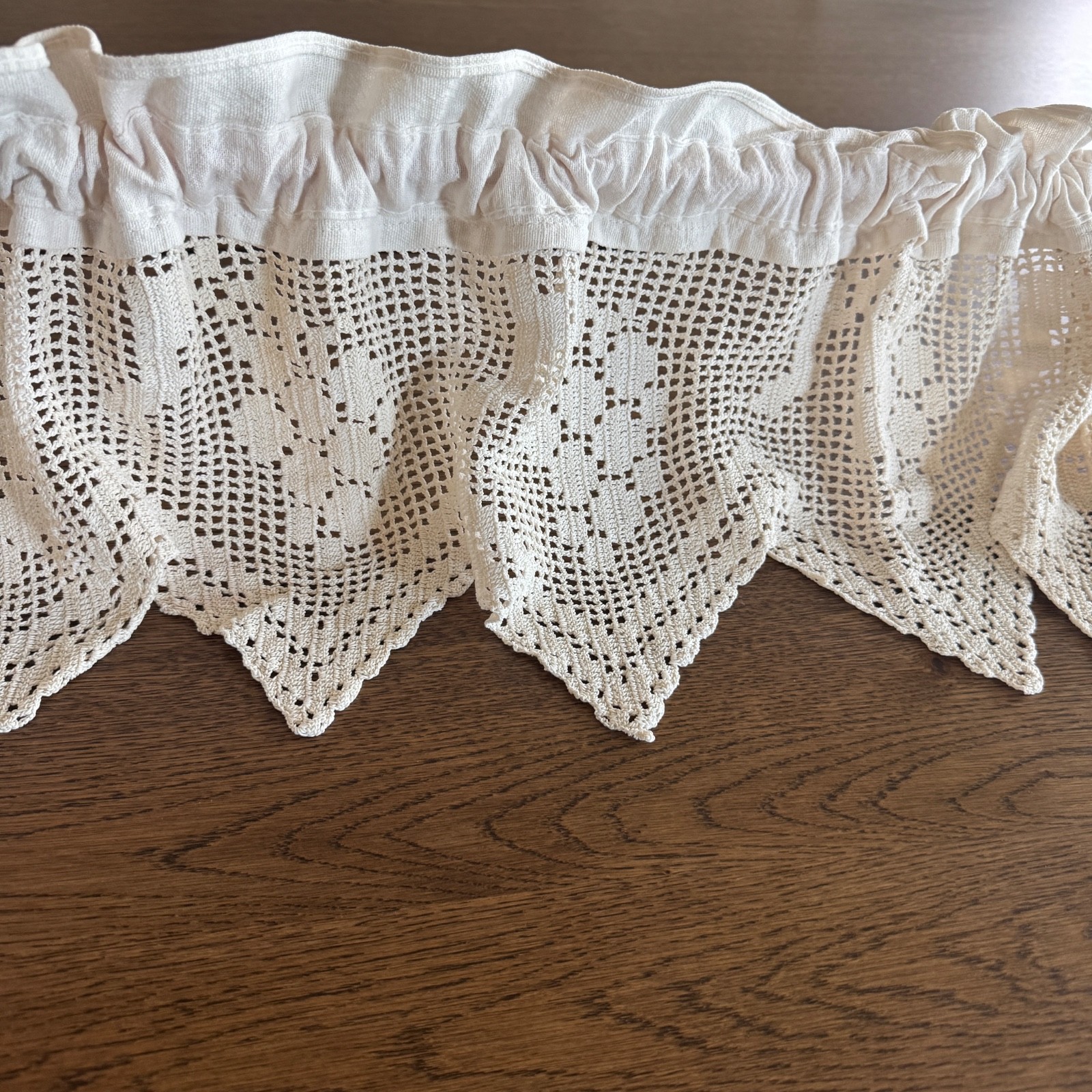 Vintage Crochet Lace Pointed Valance Grannycore Cottage Core Beige