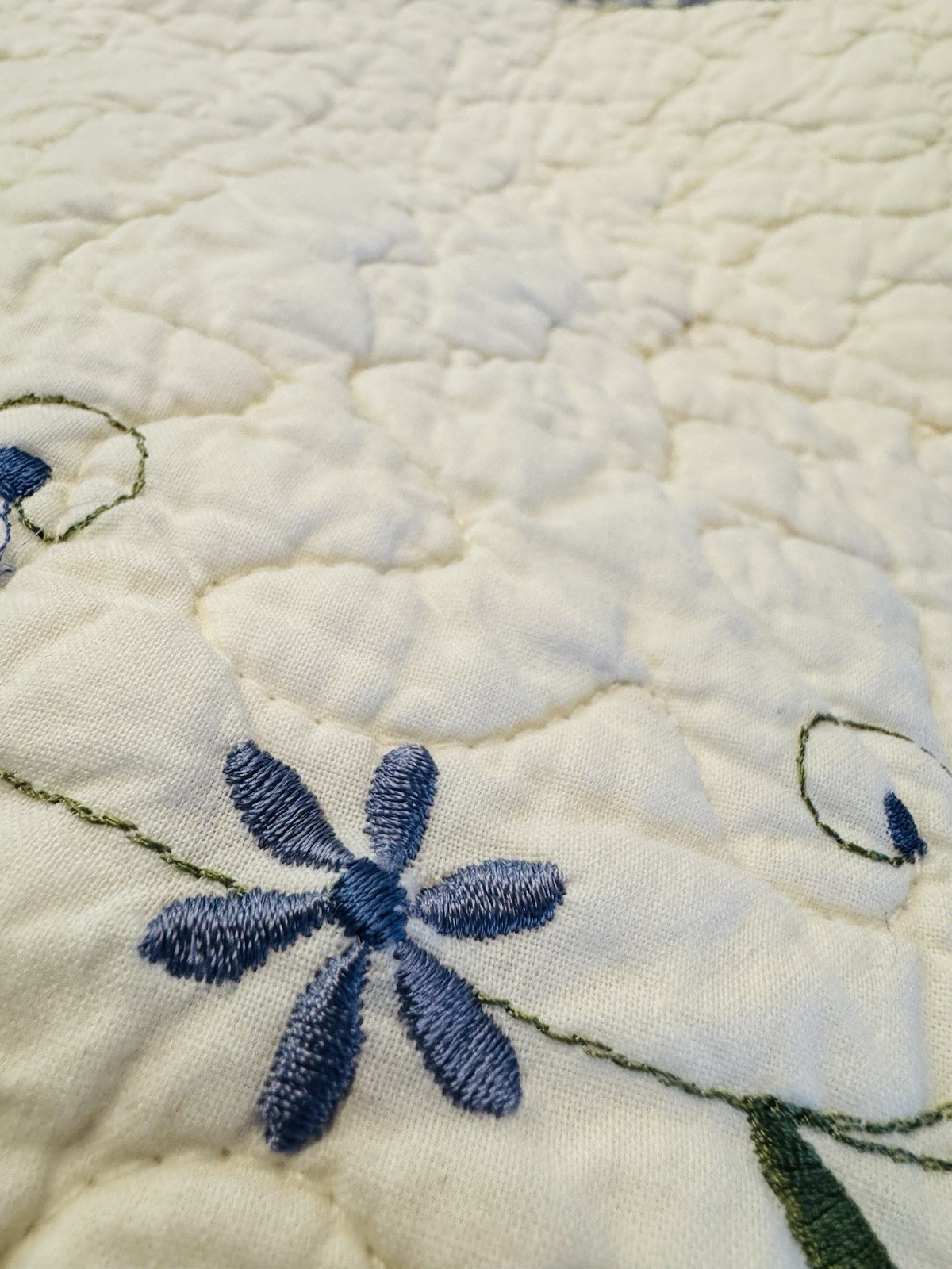 JCPenney Blue * Ivory COTTAGE Valance Quilted & Embroidery 14″ x 50″ FLORALS 3AV