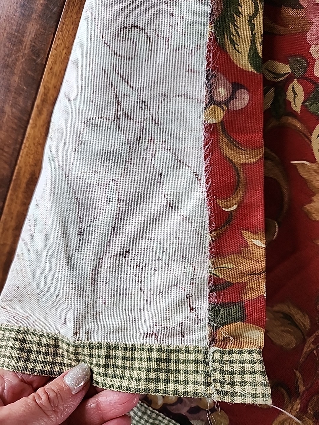 Raymond Waites Tilling Garden DEEP RED Floral Grapes Check Valance 25″x102″