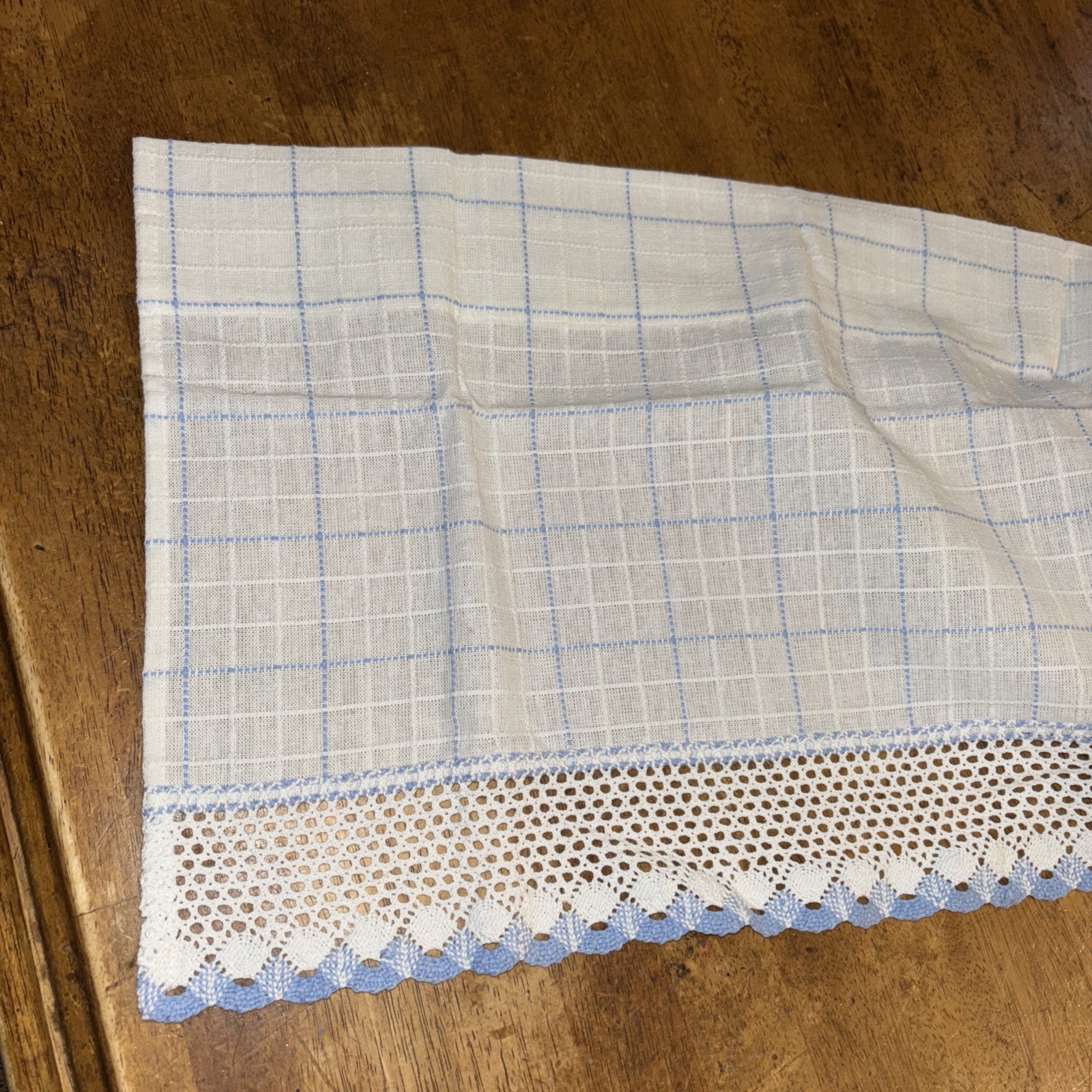 Lorraine Home Fashions Embroidered Valance 59 Wx13.5 White Blue Check NWOT