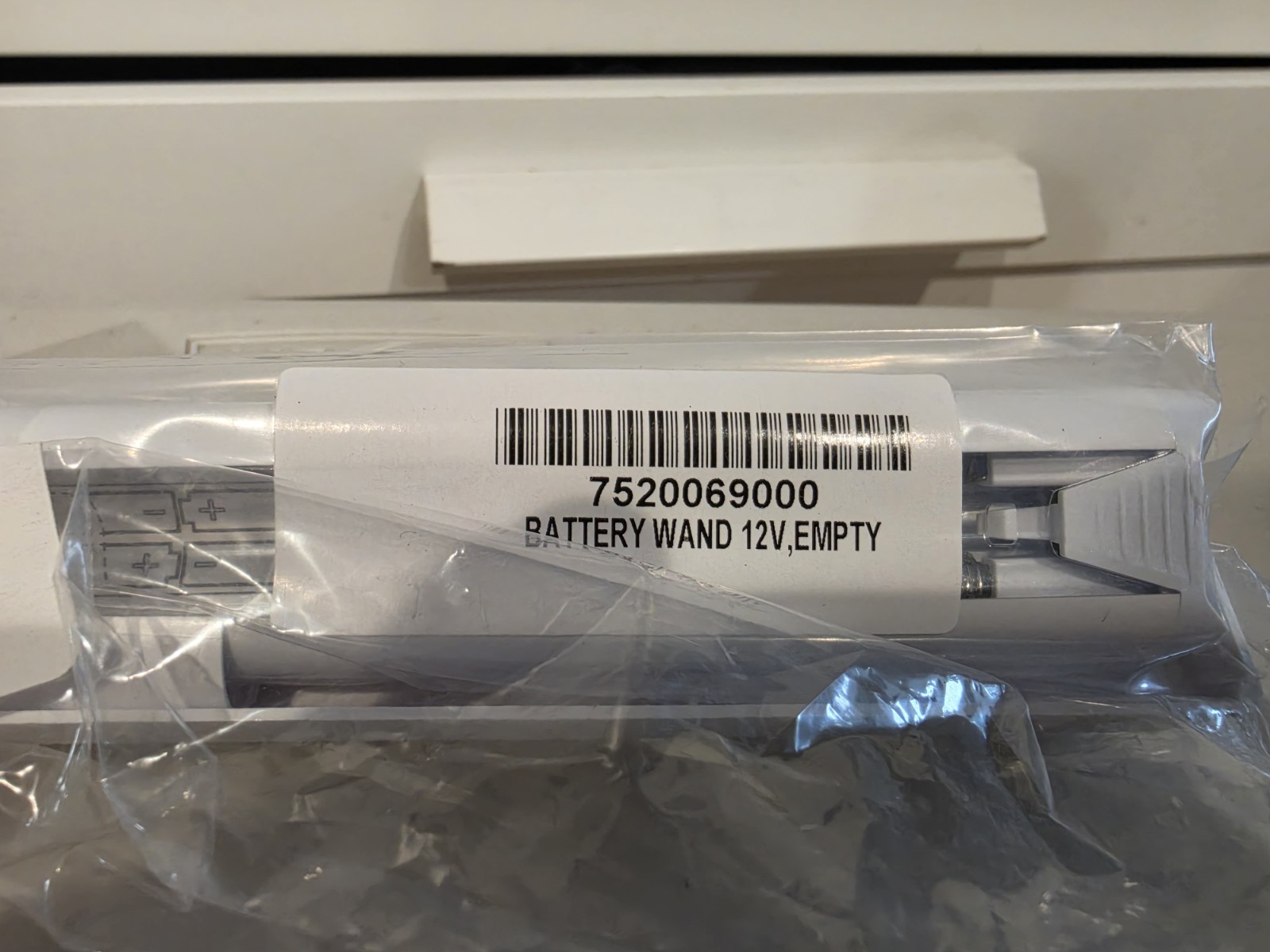 New Hunter Douglas AA Battery Wand 12V, wall bracket & battery cover kit & cord