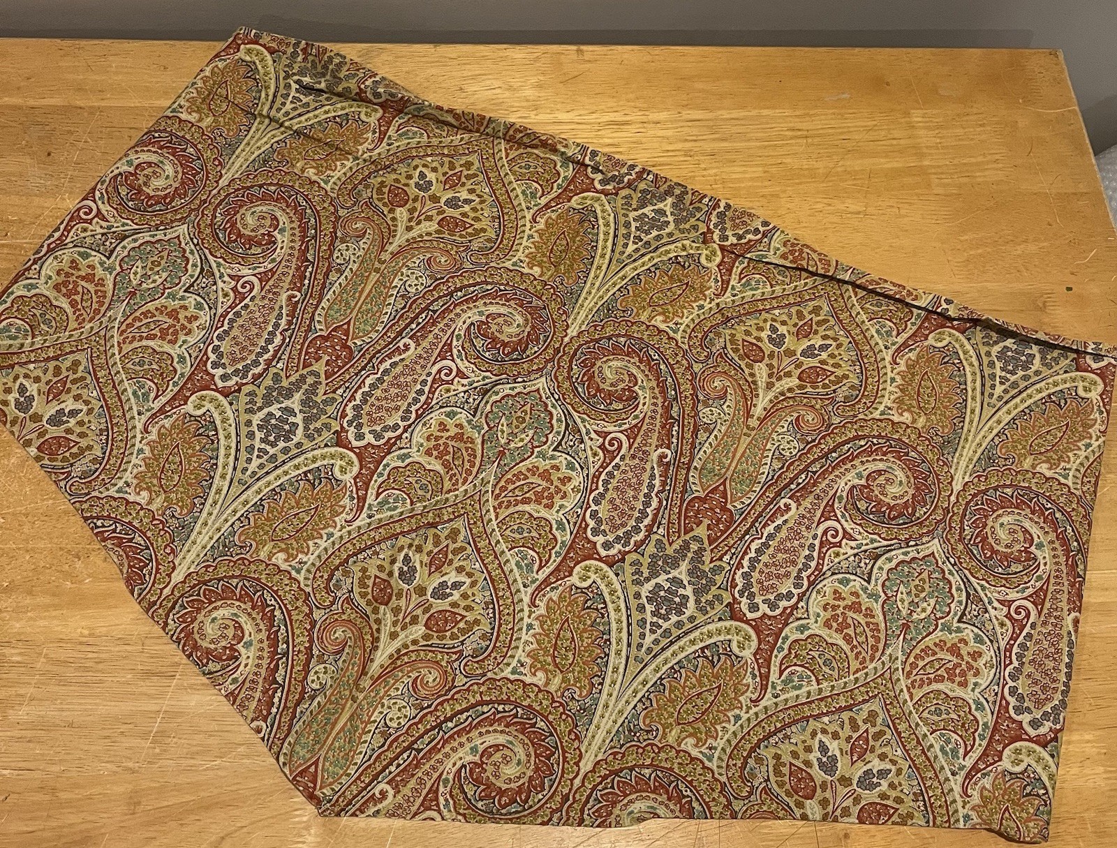 Waverly Home Classics Swept Away Valance Pointed Yellow Paisley 50×20″