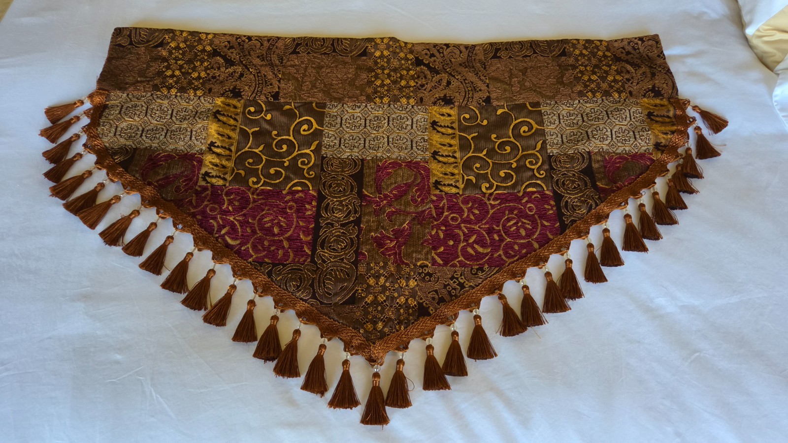 One Croscill Galleria Red Gold Tassel Ascot Valance Beaded Trim – Missing 1 Bead