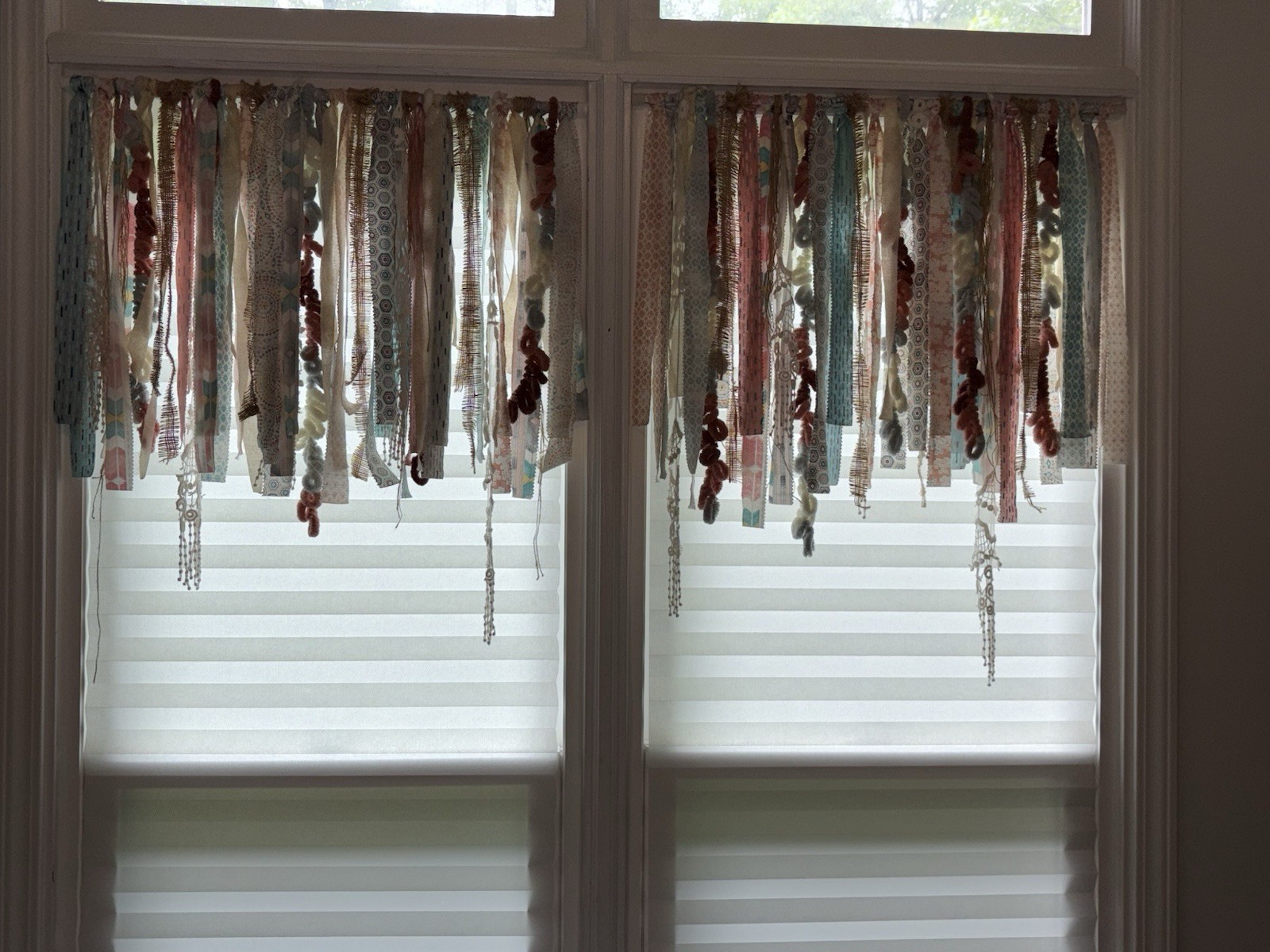 Shabby Sheek Window Valance 4 pieces with rod
