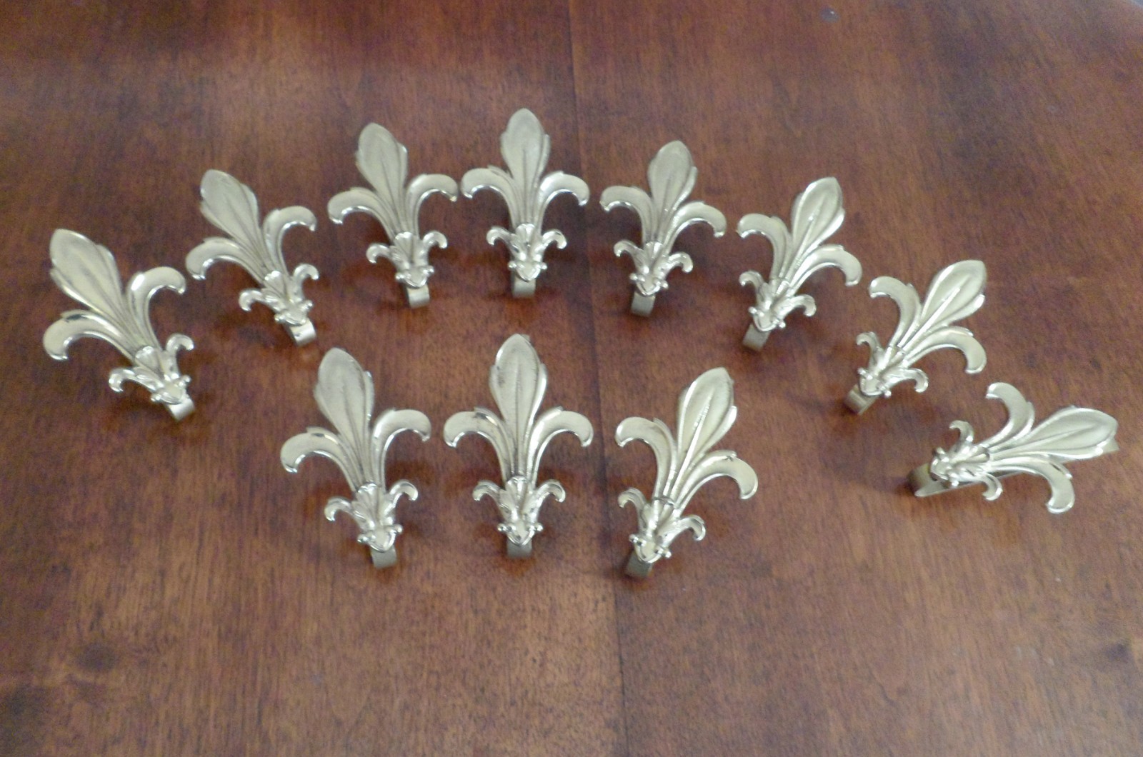 EHI LOT OF 11 VTG GORGEOUS SOLID BRASS FLEUR DE LIS DRAPERY CURTAIN HOLDBACKS