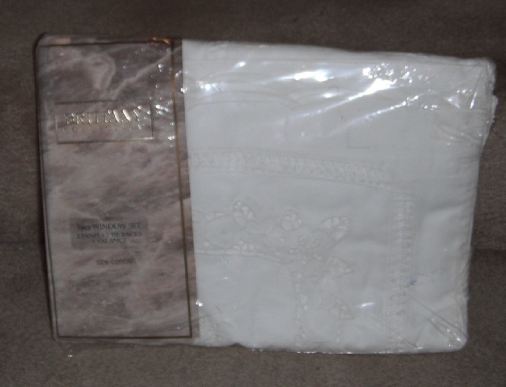 New in Pkg Brittany 5 Pc Eyelet Lace Curtain Set 2 Panels 2 Tie Bks + Valence
