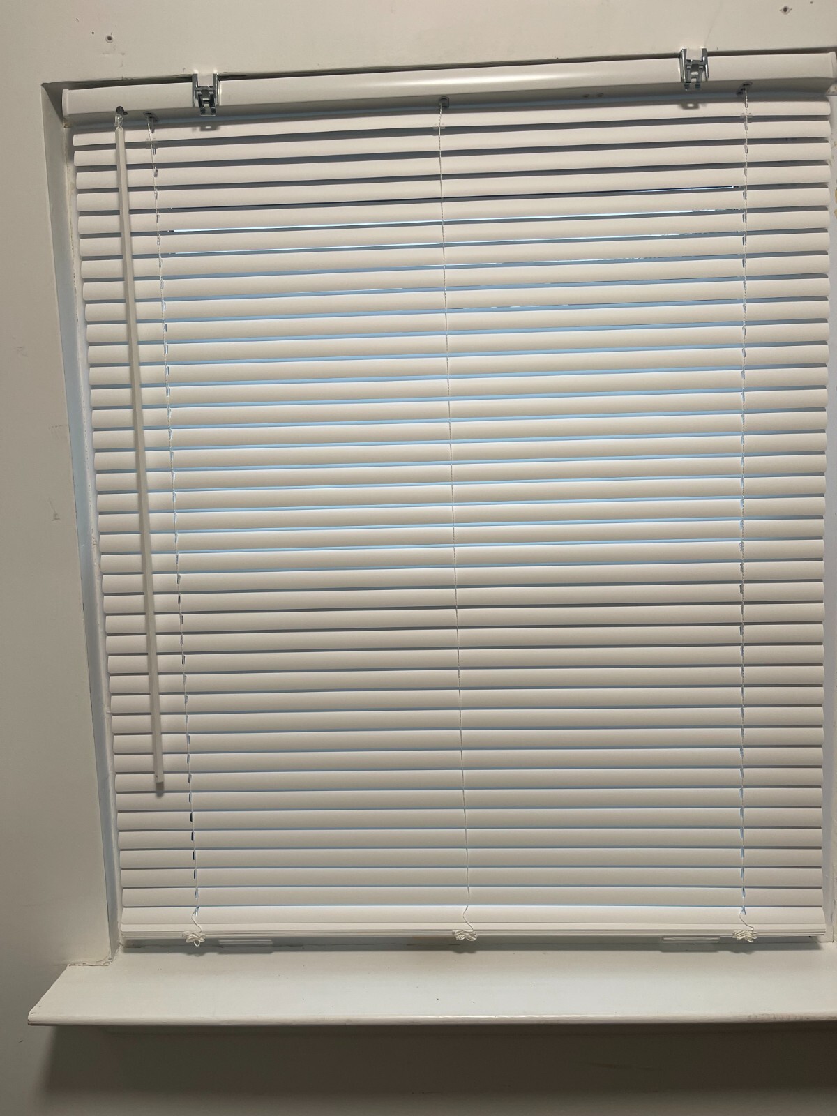 Cordless 1″ Vinyl Blinds – White, Light Filtering, 29 x 48″ for Privacy,88188924