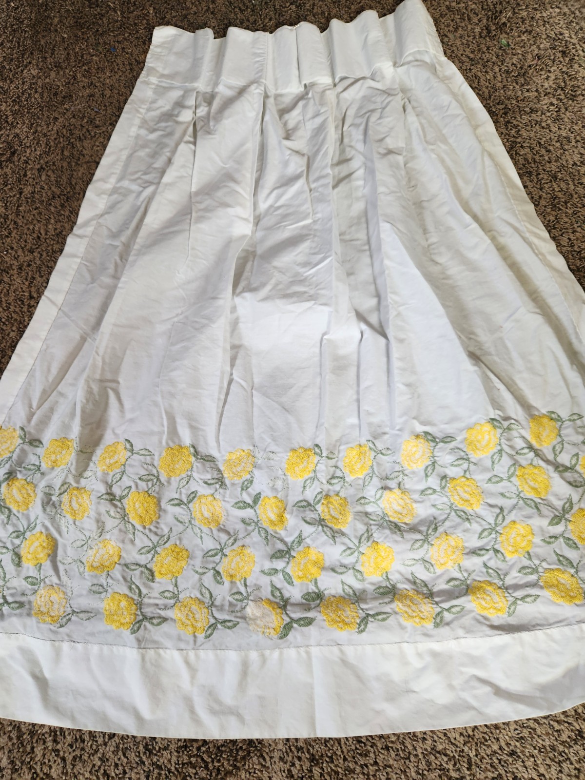 UNBRANDED PAIR OF GRANDMACORE COTTAGECORE CURTIANS 34″ EMBROIDERED FLOWERS