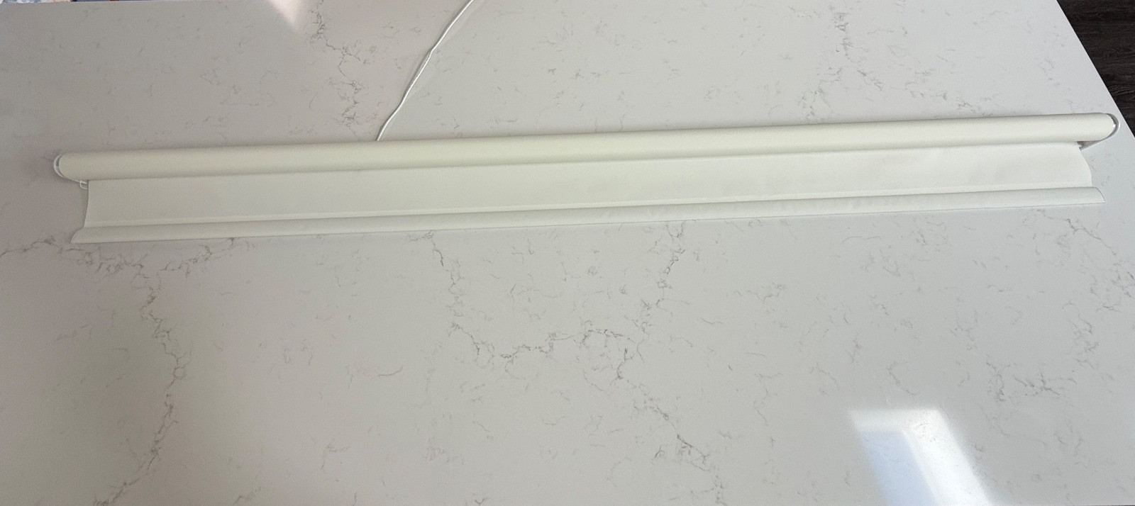 NEW Lutron Triathlon Motorized Roller Shade – 73 1/8″ W x 65″ H – White Fabric