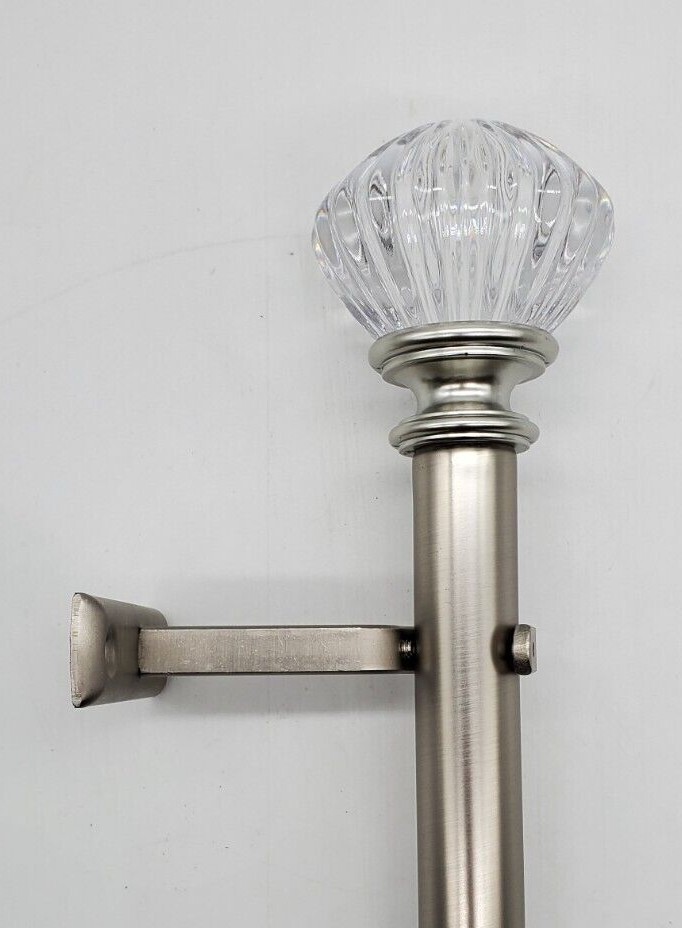 Caroline Acrylic Finial 1″ Adjustable Curtain Rod – Silver