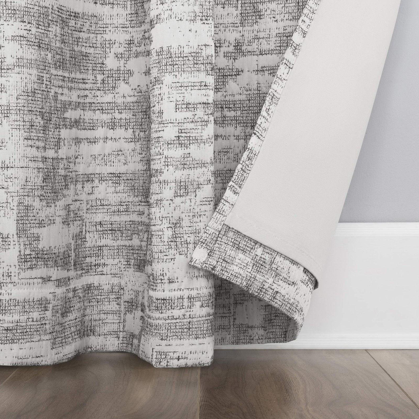 Sun Zero Parrish Distressed Grid Thermal 40″W x 96″L (Pack of 1), Grey