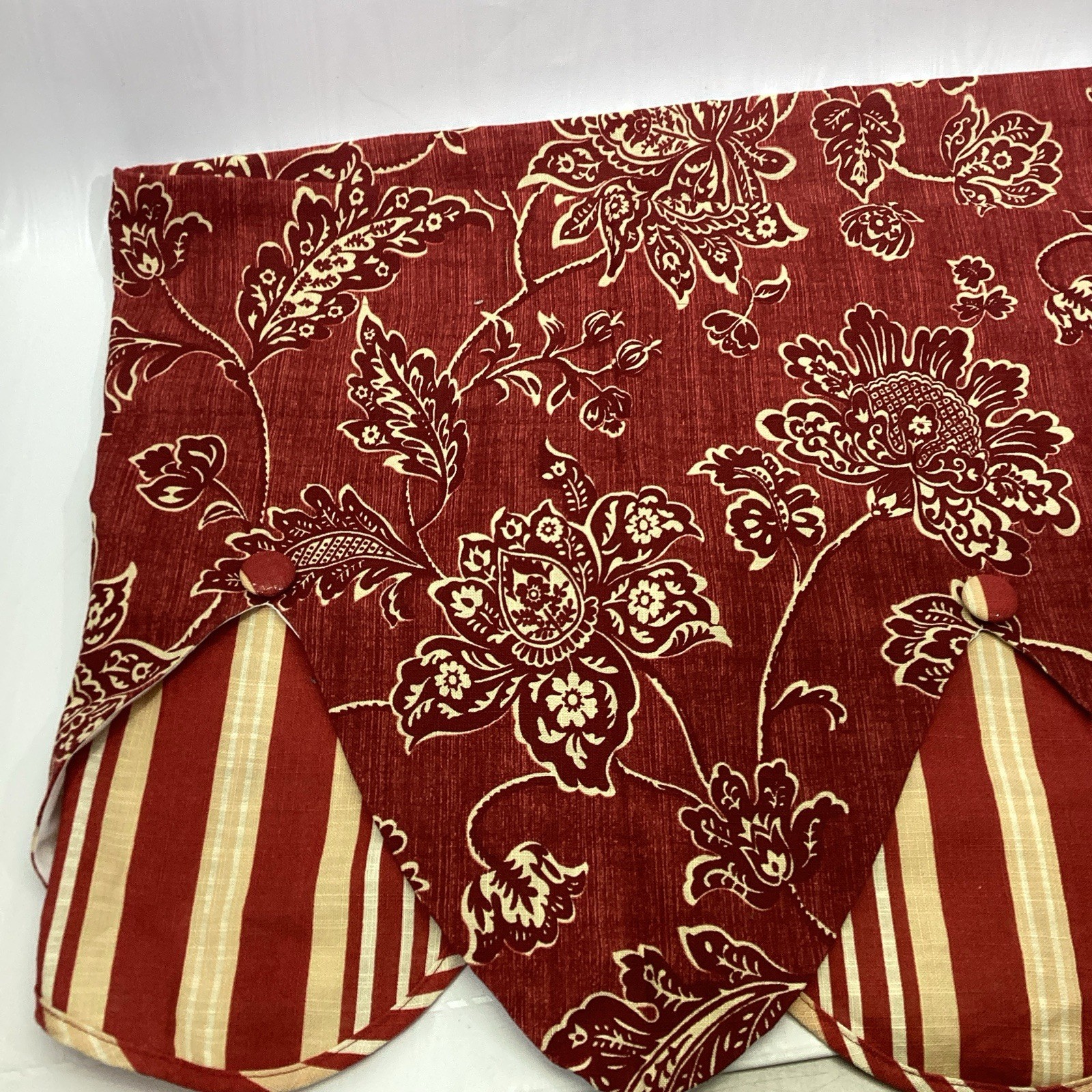 NEW Waverly Williamsburg Deep Ruby Tiered Scalloped Valance Red Gold 52 x 18