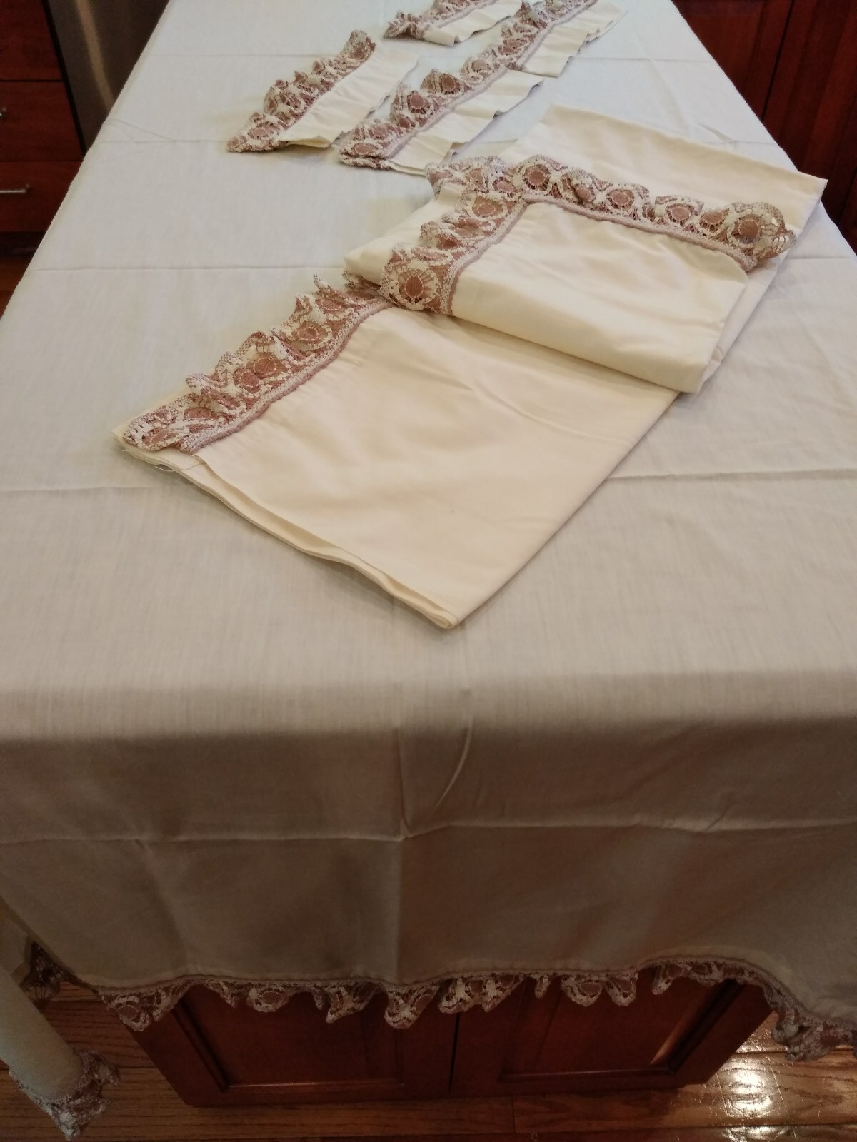 VINTAGE COUNTRY CURTAINS~ROSE LACE EDGED ~81″L~1 WINDOW~2 PC. W/4 TIE BACKS~VEUC