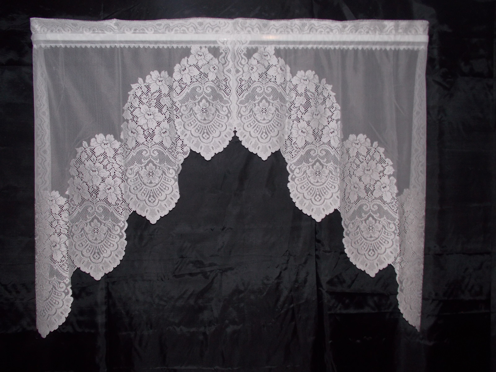 HERITAGE LACE WHITE CROWN AND FLOWERS SWAG CURTAINS 26.5WX36L ITEM 4116