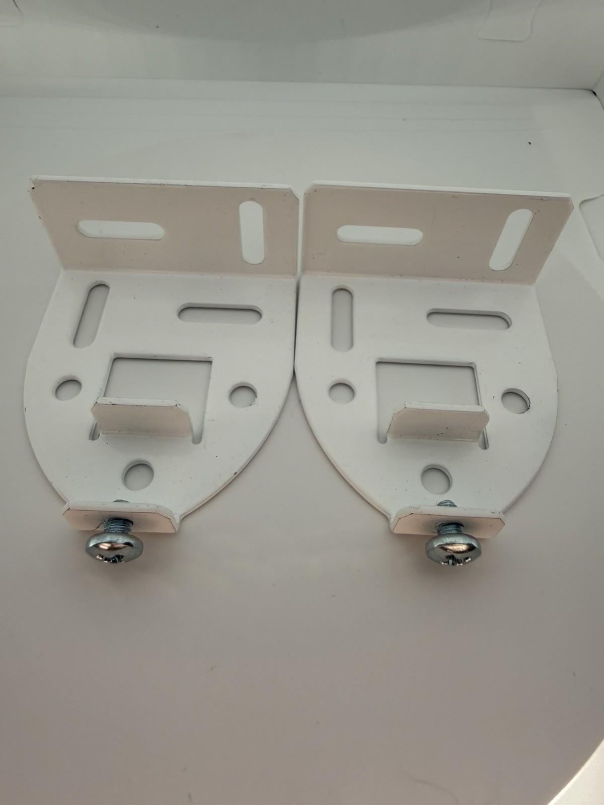1 Set – Lutron WIN-BRK-64U Roller 64 Universal Roller Shade Brackets