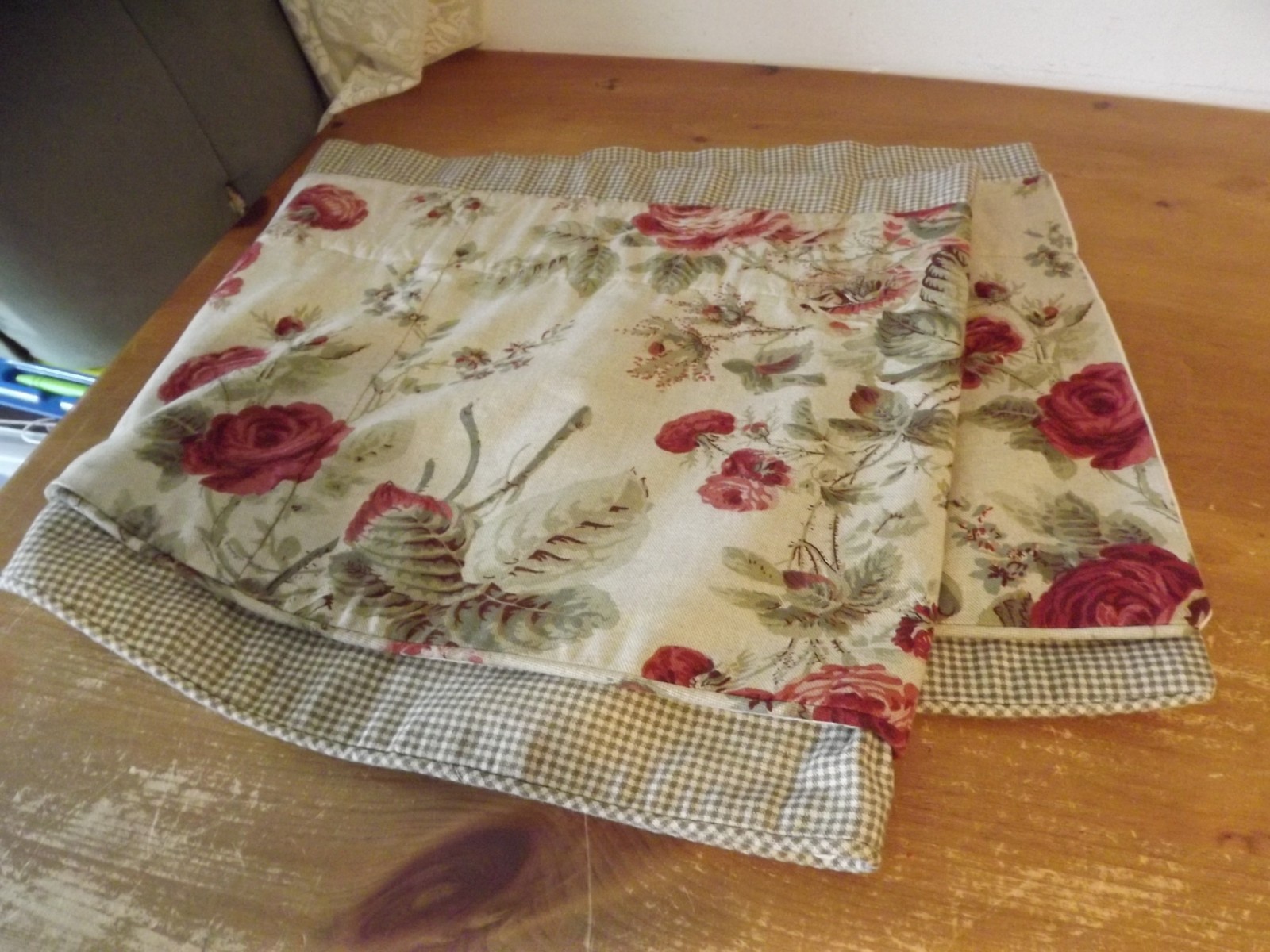 CABBAGE ROSE lined 2 layer VALANCE scalloped 80″ CUSTOM MADE RED & MOSSY GREENS