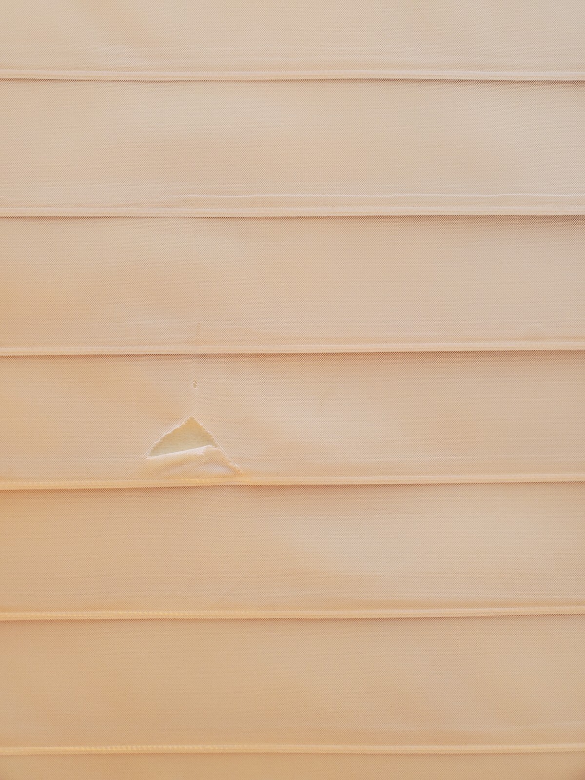Hunter Douglas silhouette Window Shade 32 inches wide used – with rips